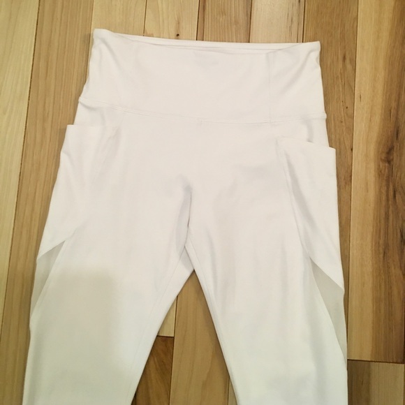 Athleta Fearless Mudra Capri Tight Leggings White - Picture 4 of 10